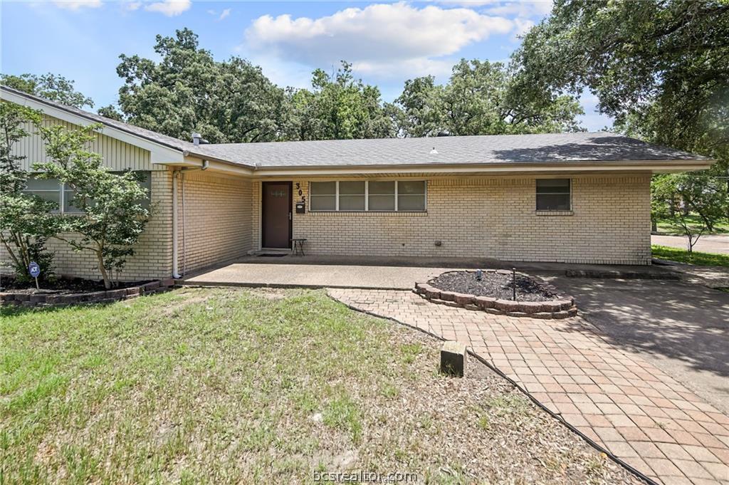 305 West Brookside Drive Bryan, TX 77801 - Photo 10 of 43