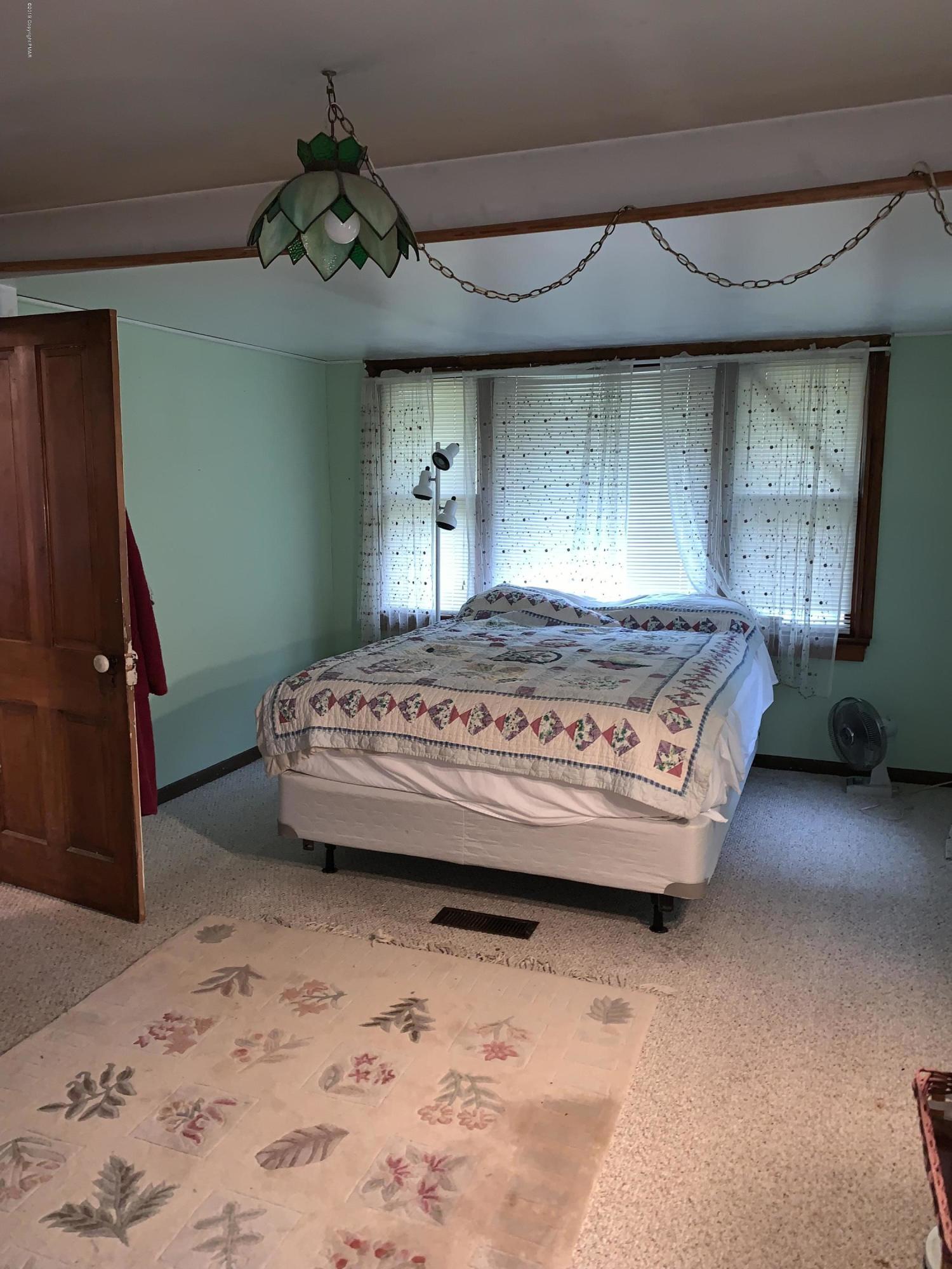 2208 Abby Road Pocono Pines, PA 18350 - Photo 21 of 32 1st floor bedroom