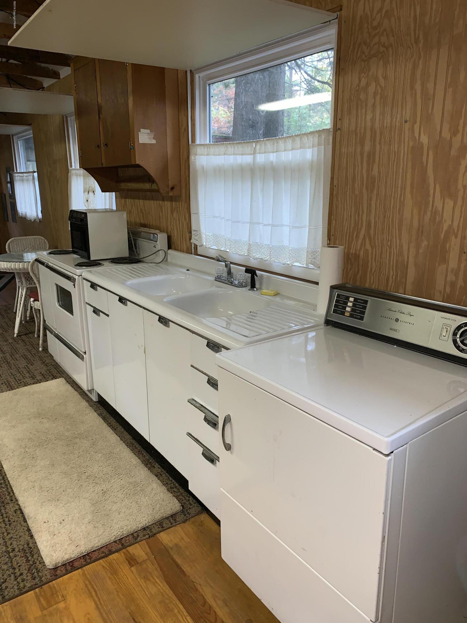 2208 Abby Road Pocono Pines, PA 18350 - Photo 10 of 32 Kitchenette in Art Studio