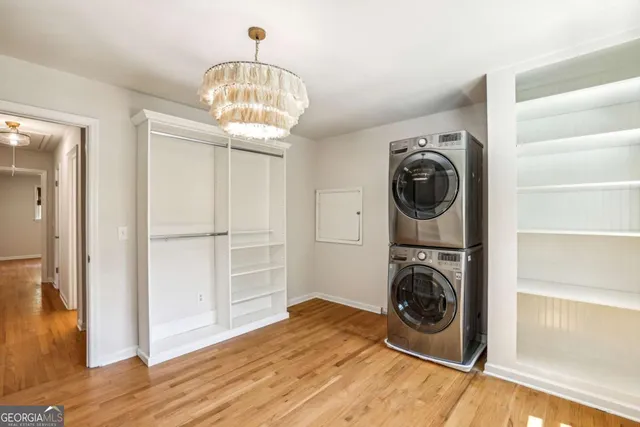 a view of livingroom with washer and dryer