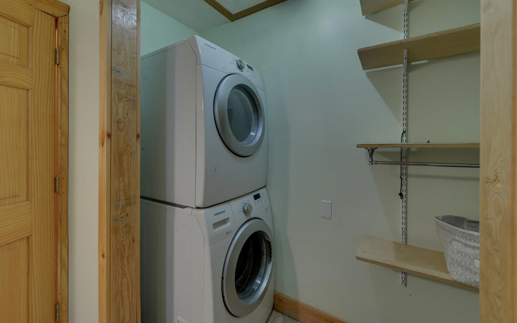 16 Bell Lane Morganton, GA 30560 - Photo 24 of 51 a utility room with dryer and washer