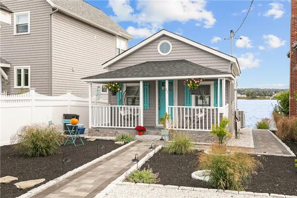 $2,600 | 61 Green Street, Portsmouth, RI 02871