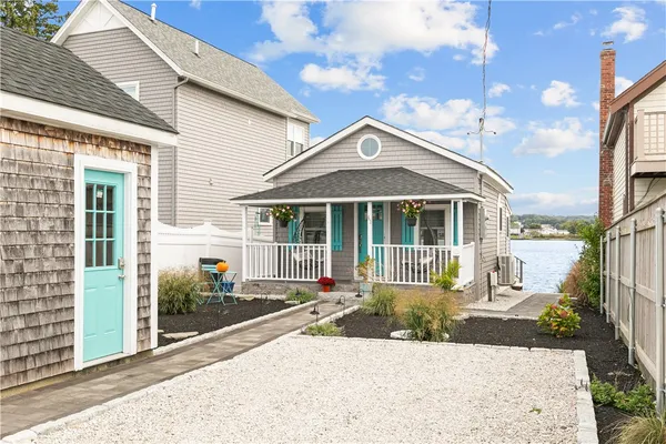 $2,600 | 61 Green Street, Portsmouth, RI 02871