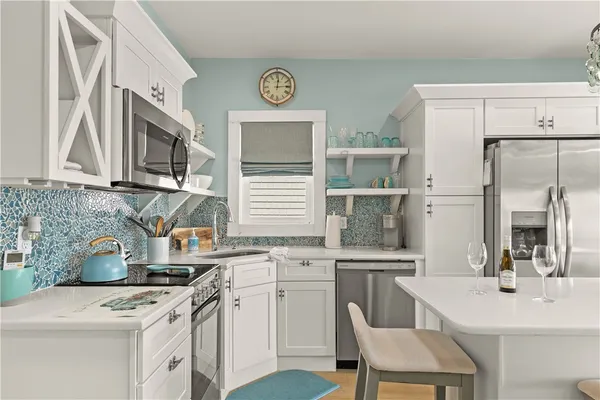 $2,600 | 61 Green Street, Portsmouth, RI 02871