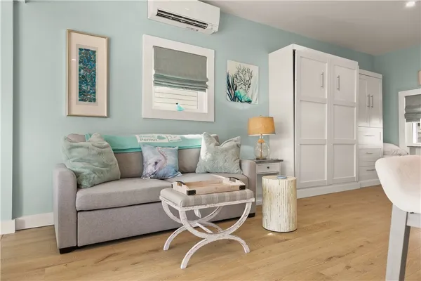 $2,600 | 61 Green Street, Portsmouth, RI 02871