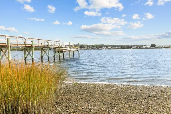 $2,600 | 61 Green Street, Portsmouth, RI 02871