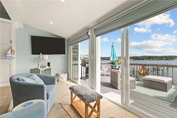 $2,600 | 61 Green Street, Portsmouth, RI 02871