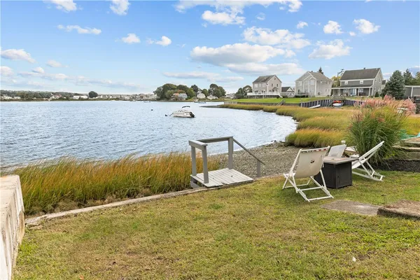 $2,600 | 61 Green Street, Portsmouth, RI 02871