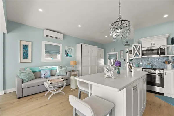 $2,600 | 61 Green Street, Portsmouth, RI 02871