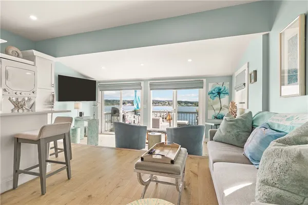 $2,600 | 61 Green Street, Portsmouth, RI 02871