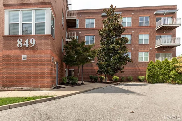 $170,000 | 849 Westgate Avenue, Unit 305, St. Louis, MO 63130