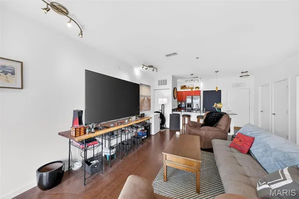 $170,000 | 849 Westgate Avenue, Unit 305, St. Louis, MO 63130