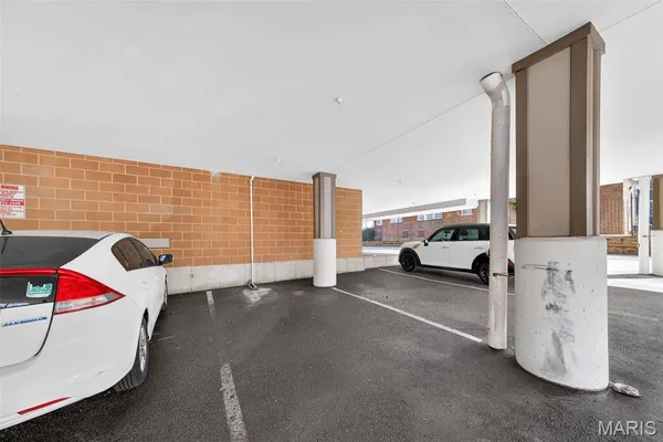 $170,000 | 849 Westgate Avenue, Unit 305, St. Louis, MO 63130