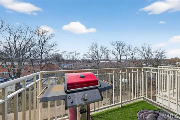 $170,000 | 849 Westgate Avenue, Unit 305, St. Louis, MO 63130