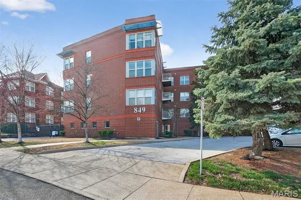 $170,000 | 849 Westgate Avenue, Unit 305, St. Louis, MO 63130