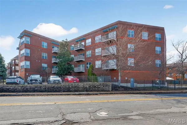 $170,000 | 849 Westgate Avenue, Unit 305, St. Louis, MO 63130