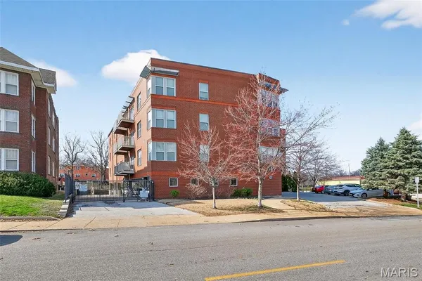 $170,000 | 849 Westgate Avenue, Unit 305, St. Louis, MO 63130