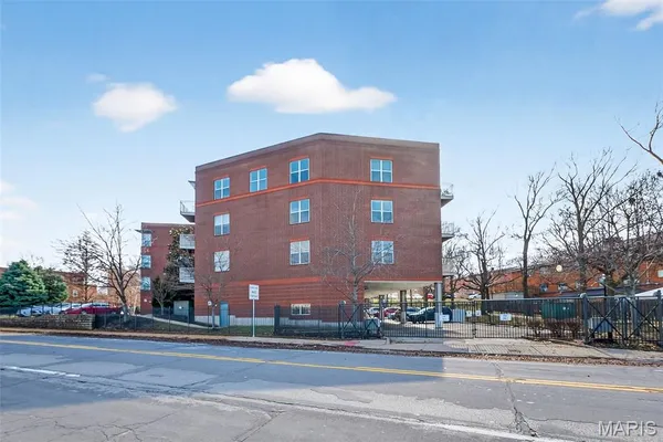 $170,000 | 849 Westgate Avenue, Unit 305, St. Louis, MO 63130