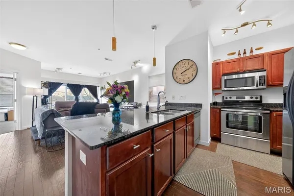 $170,000 | 849 Westgate Avenue, Unit 305, St. Louis, MO 63130
