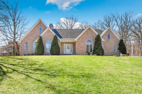 $570,000 | 2200 East Gaisor Drive, Crete, IL 60417