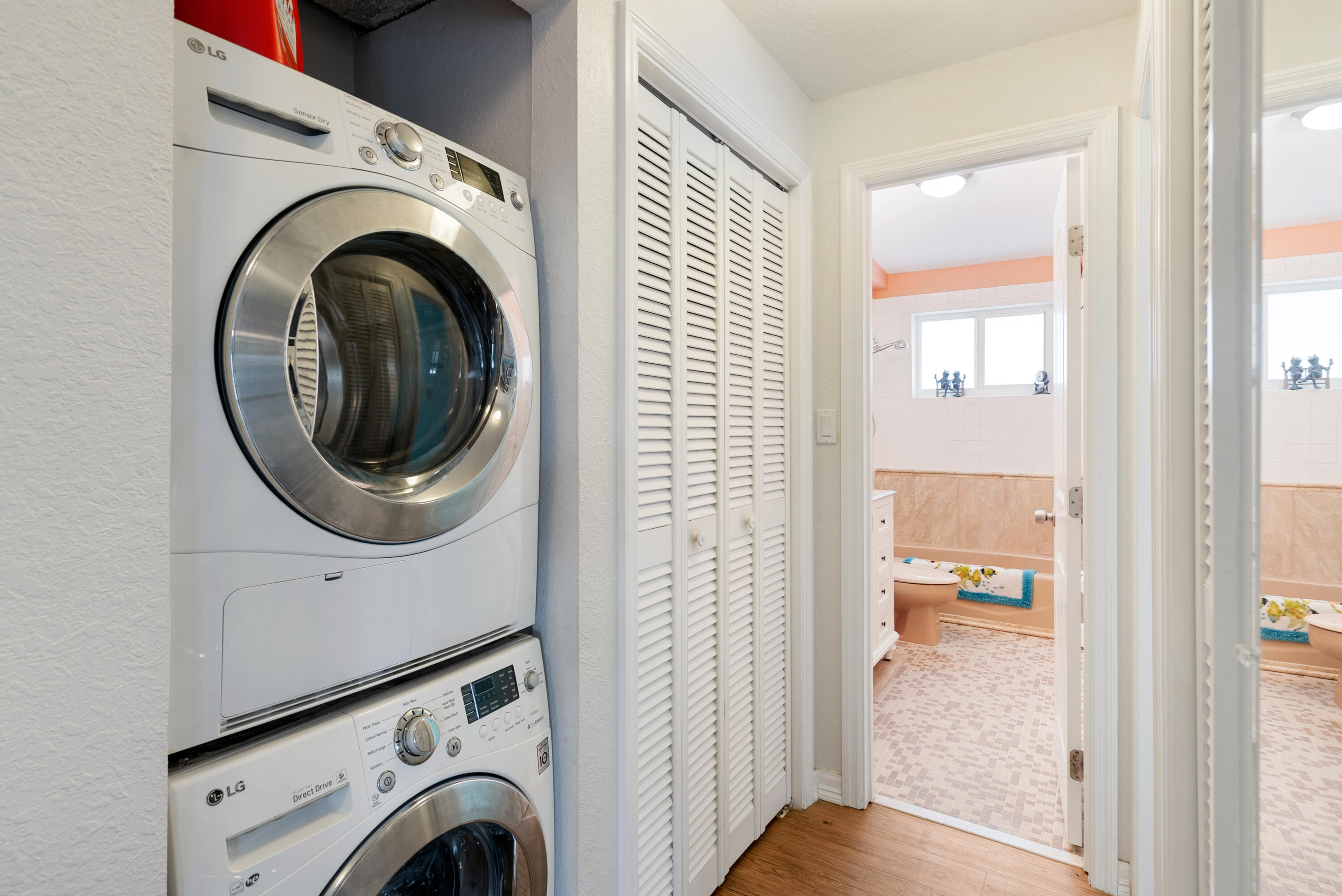1210 Cactus Street Key Largo, FL 33037 - Photo 14 of 41 a view of livingroom with washer and dryer
