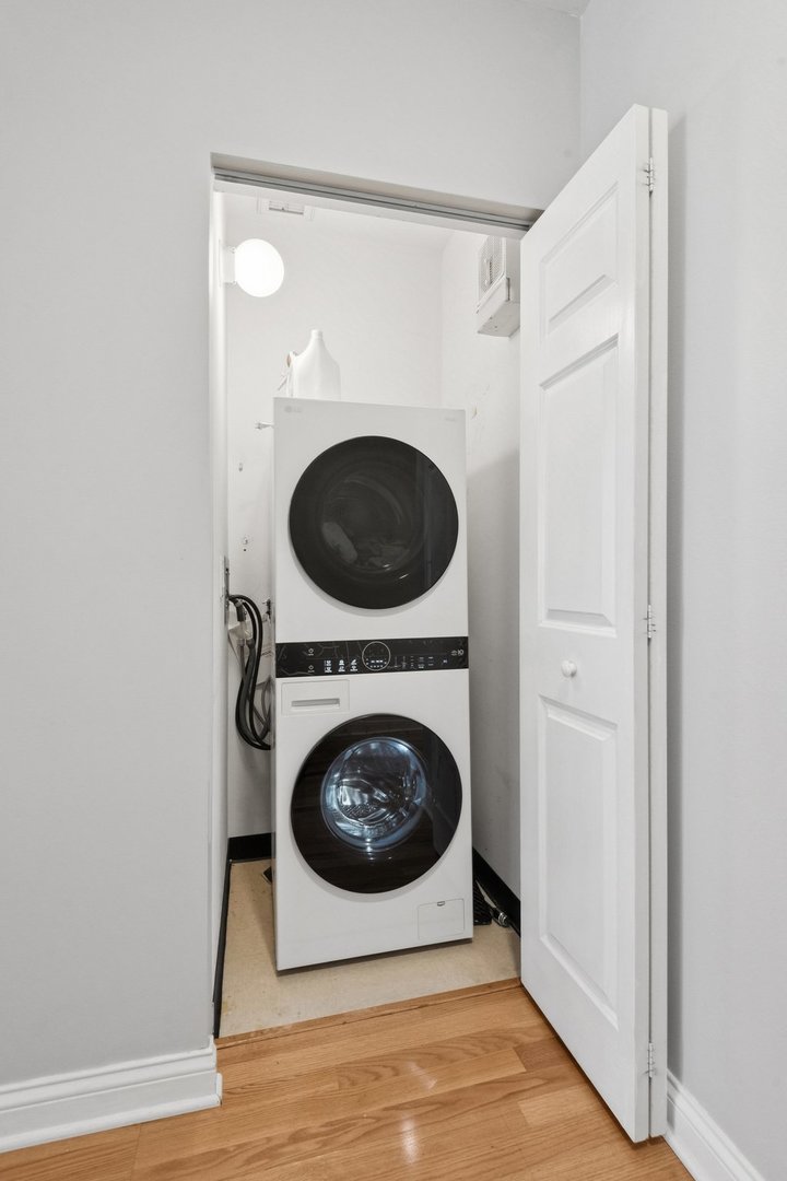 8 West Monroe Street, Unit 1209 Chicago, IL 60603 - Photo 16 of 24 a utility room with washing machine