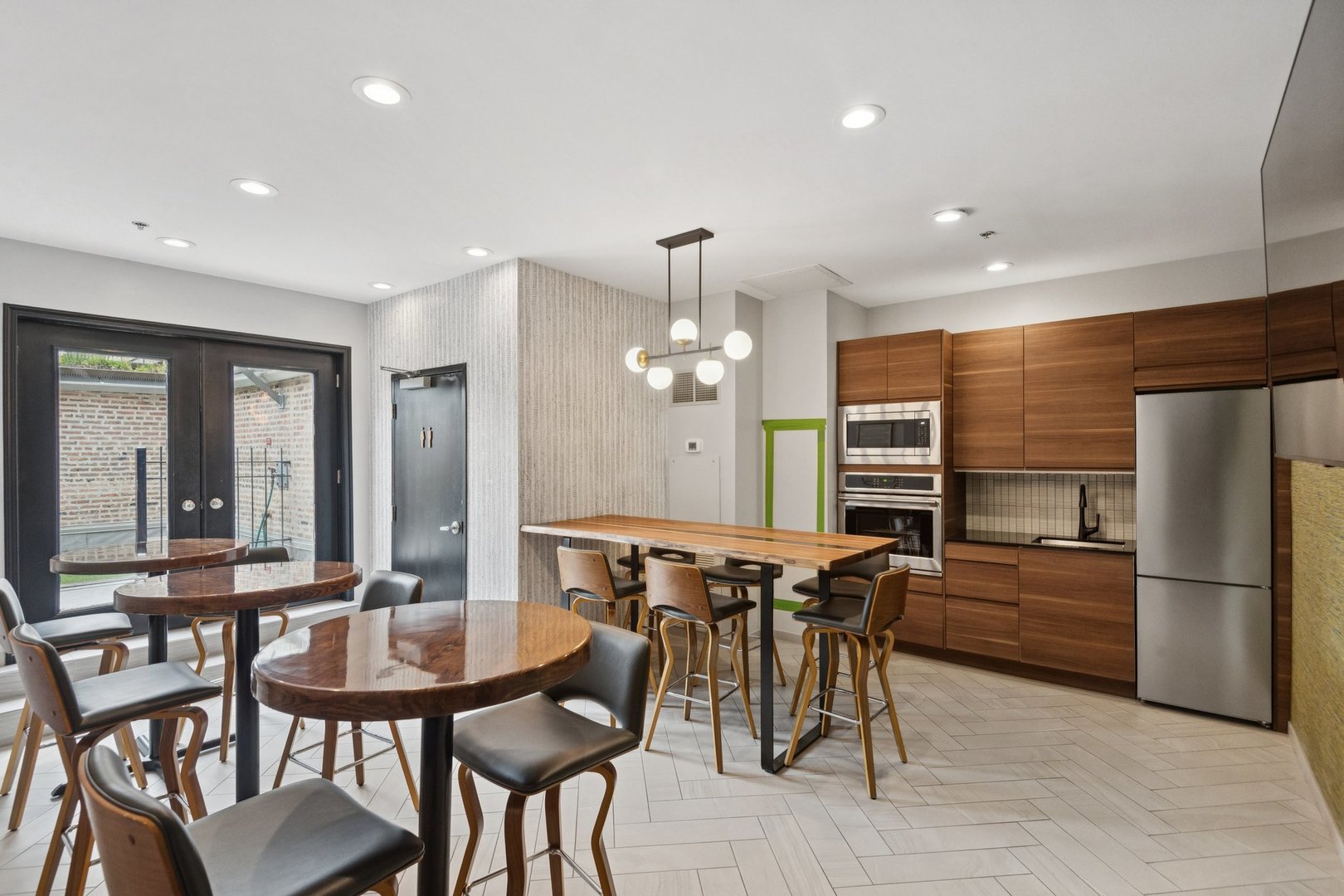 8 West Monroe Street, Unit 1209 Chicago, IL 60603 - Photo 21 of 24 a kitchen with a table and chairs in it