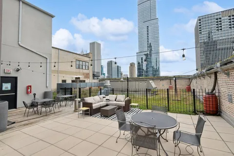 $315,000 | 8 West Monroe Street, Unit 1209, Chicago, IL 60603