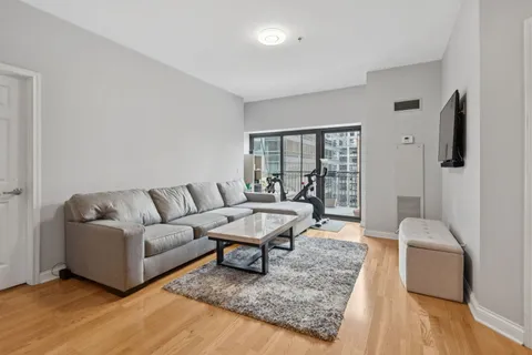 $315,000 | 8 West Monroe Street, Unit 1209, Chicago, IL 60603
