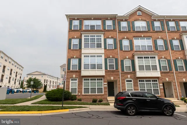 $3,100 | 42670 Hollyhock Terrace, Brambleton, VA 20148