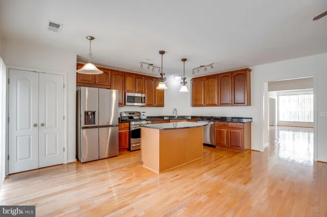 $3,100 | 42670 Hollyhock Terrace, Brambleton, VA 20148