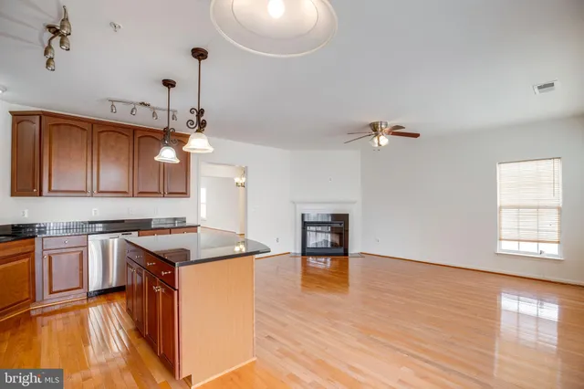 $3,100 | 42670 Hollyhock Terrace, Brambleton, VA 20148