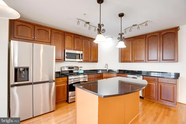 $3,100 | 42670 Hollyhock Terrace, Brambleton, VA 20148