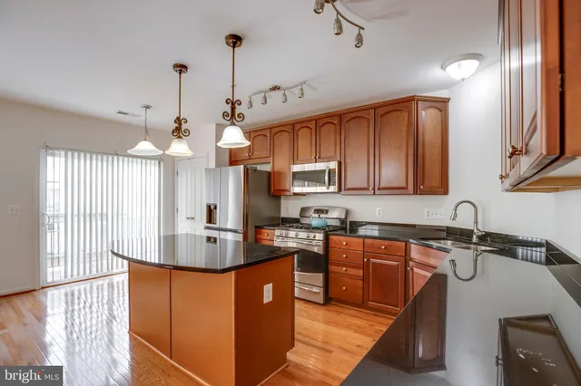 $3,100 | 42670 Hollyhock Terrace, Brambleton, VA 20148