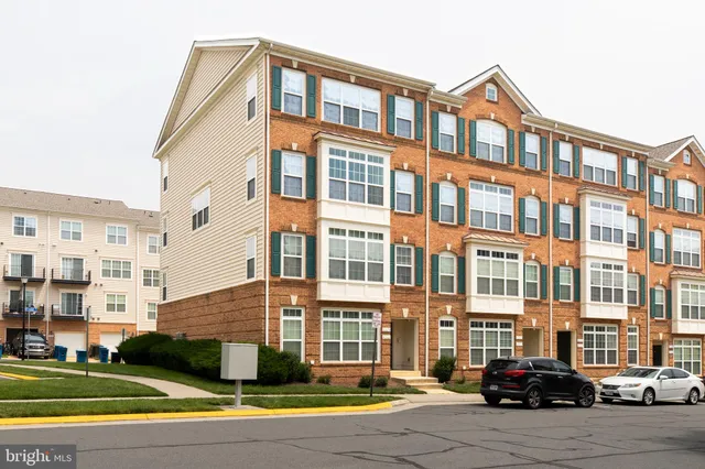 $3,100 | 42670 Hollyhock Terrace, Brambleton, VA 20148