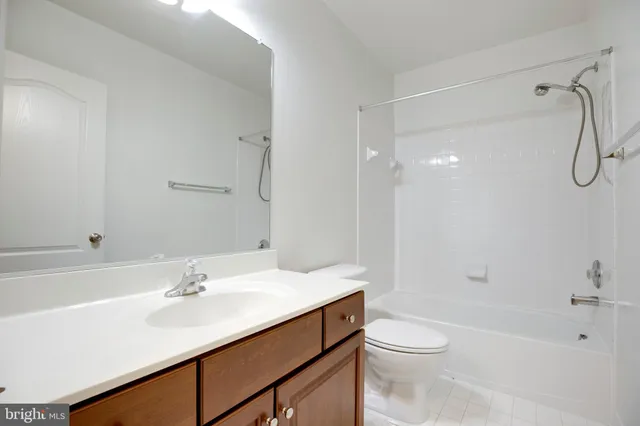 $3,100 | 42670 Hollyhock Terrace, Brambleton, VA 20148