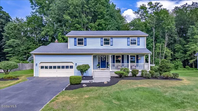 $585,000 | 26 Cindy Lane, Halfmoon, NY 12065