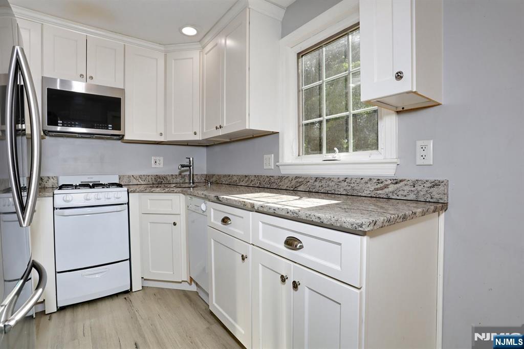 72 Belmar Street Demarest, NJ 07627 - Photo 14 of 39