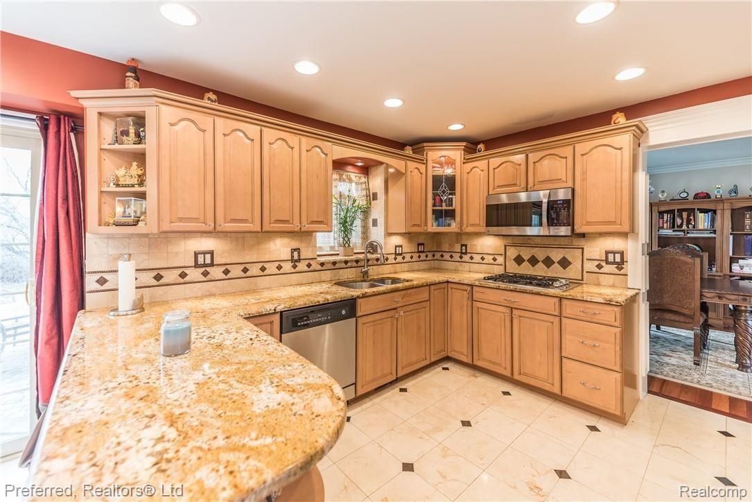 45093 Rolling Ridge Court Canton, MI 48187 - Photo 5 of 33 DSC_0863.jpg