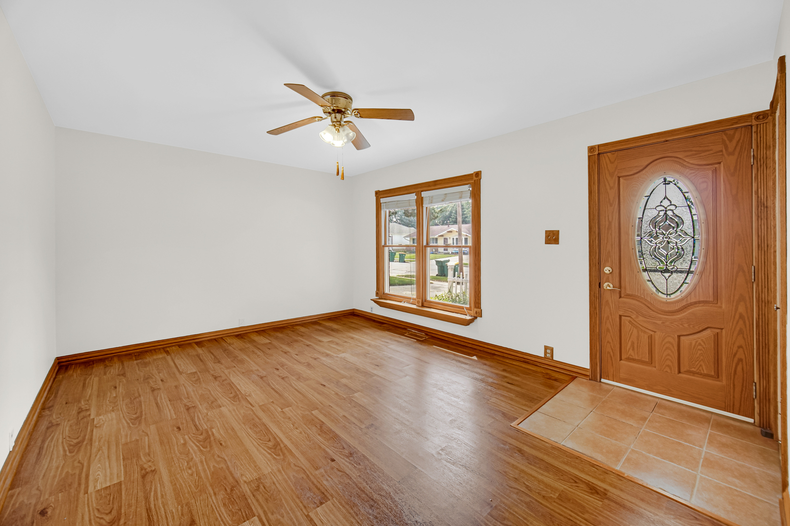 724 Union Avenue Romeoville, IL 60446 - Photo 3 of 25 Gallery Image 3