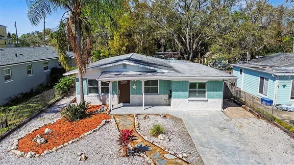 $2,400 | 318 Bath Street, Tarpon Springs, FL 34689