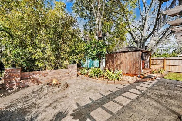 $2,400 | 318 Bath Street, Tarpon Springs, FL 34689