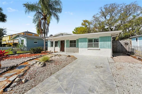 $2,400 | 318 Bath Street, Tarpon Springs, FL 34689