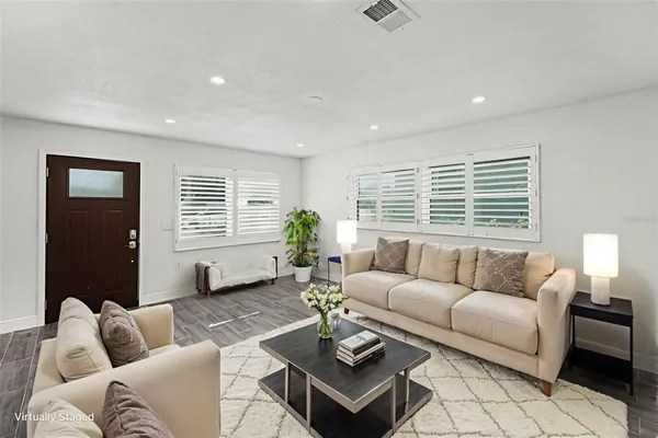 $2,400 | 318 Bath Street, Tarpon Springs, FL 34689