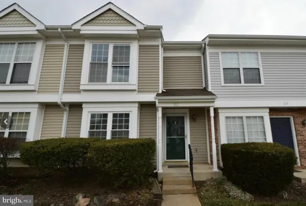 $2,350 | 22 Essex Square, Sterling, VA 20164