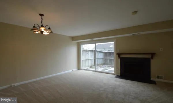 $2,350 | 22 Essex Square, Sterling, VA 20164