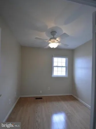 $2,350 | 22 Essex Square, Sterling, VA 20164