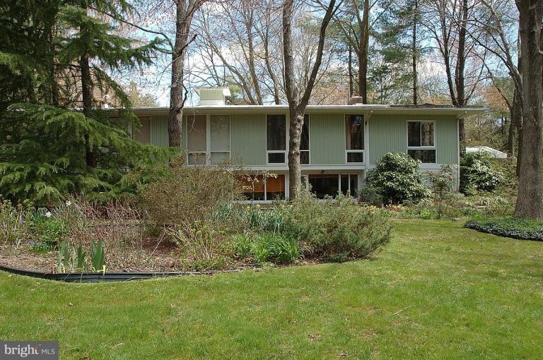 7802 Elba Road Alexandria, VA 22306 - Photo 3 of 13 Exterior (Rear)
