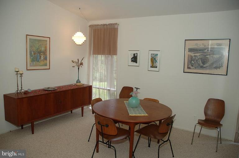 7802 Elba Road Alexandria, VA 22306 - Photo 5 of 13 Dining Room