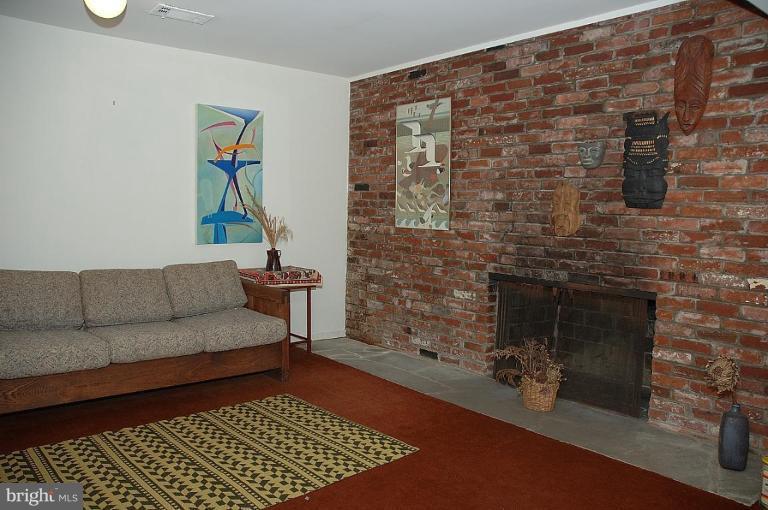 7802 Elba Road Alexandria, VA 22306 - Photo 8 of 13 Family Room